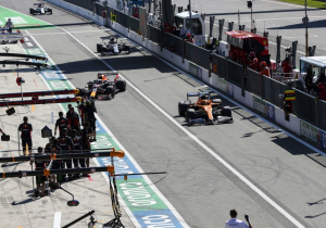 Sainz: "Als Verstappen de derde plek wil, moet hij ervoor vechten"