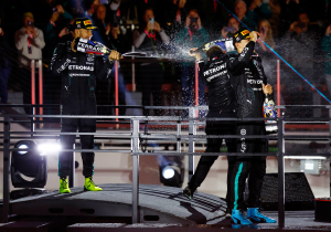 Wolff glundert na één-twee: "We hebben echt iedereen verpletterd"