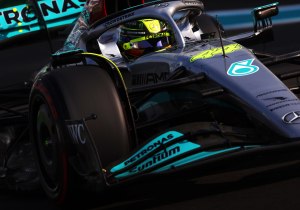 Hamilton wordt na VT3 onderzocht wegens negeren van de rode vlag