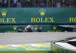 Leclerc valt uit in opwarmronde, flinke startcrash zorgt voor rode vlag in São Paulo