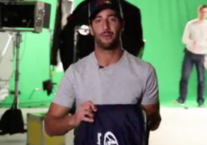 VIDEO: Ook Ricciardo toont zijn helm voor het nieuwe seizoen!