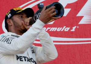 Grand Prix VS: Hamilton beslist kampioenschap niet, Verstappen magistraal