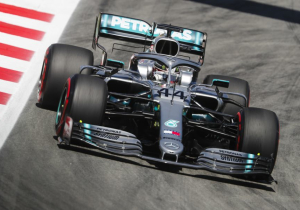 Lewis Hamilton hails Mercedes' 'history in the making'