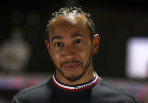 Precies één jaar geleden: Hamilton wint bizarre Grand Prix van Saoedi-Arabië