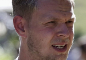 UPDATE: 1e vrije training van start, Magnussen als eerste op de baan