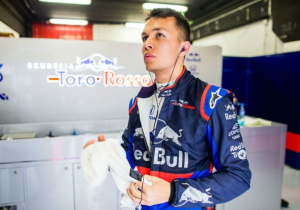 Albon still learning controls on Toro Rosso steering wheel