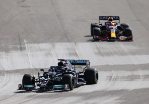 Horner prijst 'managen' race door Verstappen: "Dacht niet dat hij het ging redden"