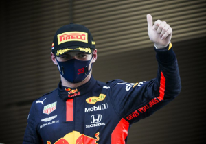 VIDEO: Verstappen feliciteert op hilarische wijze zijn engineer