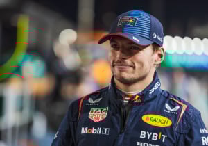 Verstappen ervaart niet dezelfde druk als in 2021: "Sta er wat relaxter in"