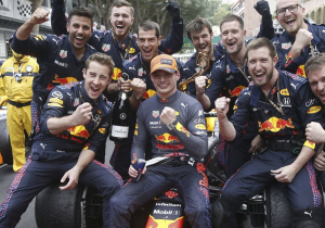 Verstappen looft Red Bull: "Dit is een beloning voor het hele team"