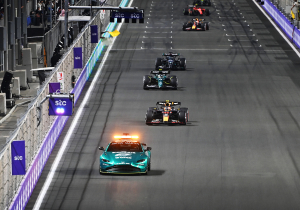 Pérez opgelucht na zege in Djedda: 'Safety car probeerde het opnieuw van ons af te pakken'