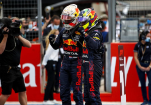 Verstappen over samenwerking met Pérez: "We zijn vrij om te racen"