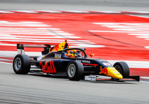 Coronel kijkt terug op geslaagd F4-debuut: 'Gelijk al een beker mee naar huis genomen'