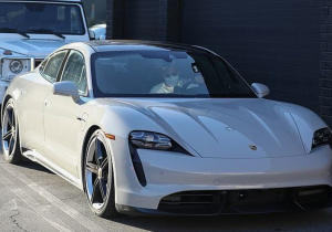 Hamilton gespot in gloednieuwe Porsche Taycan Turbo S