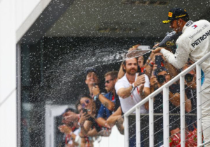 Lewis Hamilton: "Dit is waar iedereen voor gewerkt heeft"