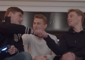VIDEO: Verstappen speelt FIFA met Ajax-sterren De Jong en De Ligt