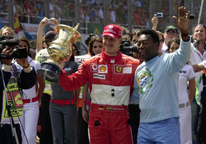 Voetballegende Pelé eert Hamilton: "Kan niet wachten om je de achtste titel te zien winnen"