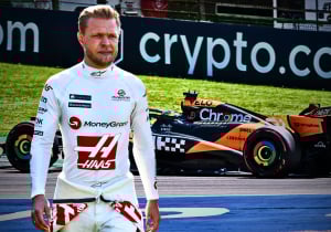 Piastri moet naar de stewards, Magnussen boos op McLaren-coureur: "Dit moet stoppen"