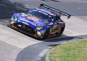 Maxime Martin snelste in laatste training, bizarre crash tussen GT3-Porsche en langzamere BMW