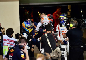 Alonso ziet slotfase GP Abu Dhabi als 'gerechtigheid' voor Verstappen