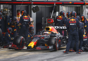 VIDEO: Red Bull levert ook in Bakoe snelste pitstop, Mercedes laat het afweten