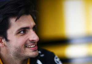 Sainz: Staying at Renault 'a pleasure'