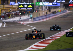 De Vries over auto Mercedes: "Duidelijk dat Red Bull een kleine voorsprong heeft"