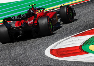 Tweede vrije training Oostenrijk: Sainz het snelst, Verstappen blijft steken op P3