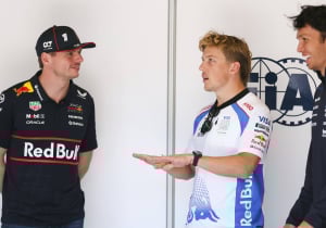 Racing Bulls boos op Sainz: 'Hij heeft Lawson vijfde plek gekost'