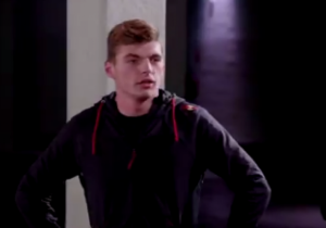 VIDEO: Max Verstappen gaat een potje sumo-worstelen met vrienden