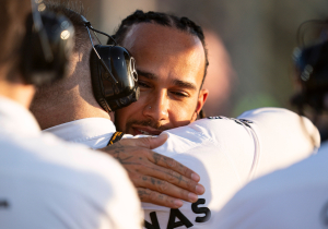 Lewis Hamilton included in Mercedes gesture