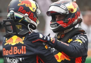 Ricciardo snatches pole from Verstappen in Mexico