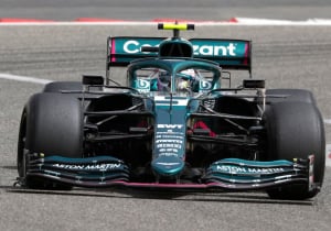 Vettel over nieuwe Pirelli-banden voor 2022: "Ze maken het zicht slechter"