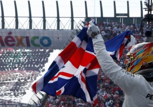 VIDEO: Prachtig eerbetoon aan viervoudig wereldkampioen Lewis Hamilton