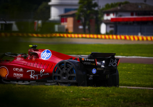 VIDEO | Ferrari met spatborden: zo wil de F1 weer racen in extreme regen | GPFans Special