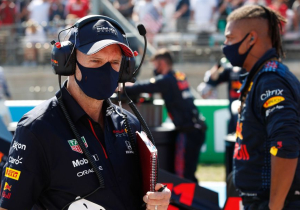 Echtgenote Newey vreesde voor zijn leven na fietsongeluk: 'Had meerdere schedelbreuken'