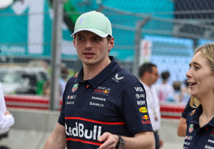 Verstappen grapt over pasgeboren dochter: "Net een kip in de verpakking in de supermarkt"