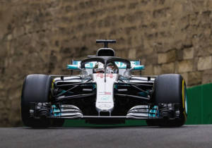 Lewis Hamilton: 'Klop de hele nacht bij de engineers aan'