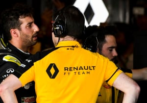 Ricciardo explains bizarre start incident which cost him front wing