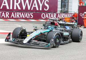 Norris wordt op de vingers getikt na incident met Russell in derde vrije training