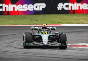 Hamilton SLAMS Mercedes car after poor Chinese GP start
