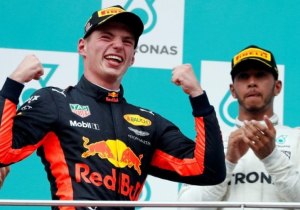 Verstappen wint 'Personality of the Year'-award tijdens FIA-gala