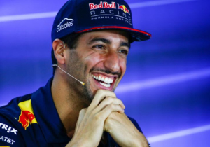 Ricciardo receives offer from McLaren