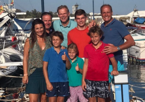 Verstappen op de boot met collega's, gaat nu met vakantie