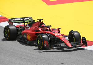 Leclerc start Grand Prix van Spanje vanuit pitstraat na wisselen versnellingsbak