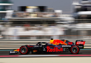 Verstappen draws first blood in F1 title decider with Hamilton