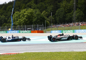 Magnussen ziet De Vries in "wanhopige situatie" verkeren: "Racet voor zijn toekomst"