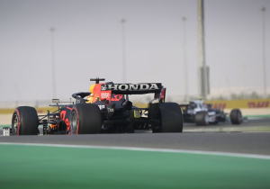 Achtervleugel Verstappen blijft flapperen, Masi pareert kritiek Wolff: 'Voorkeursbehandeling'