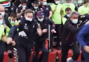 VIDEO: Verstappen wordt bij de start geklopt door teambaas Horner