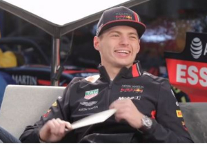 Verstappen neemt Albon in de zeik: "Ik zie er veel beter uit"
